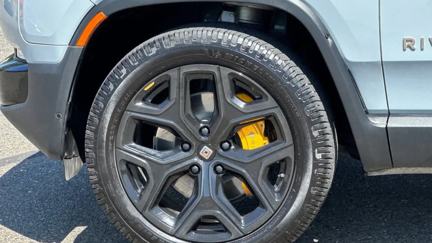 2024 Rivian R1S Adventure