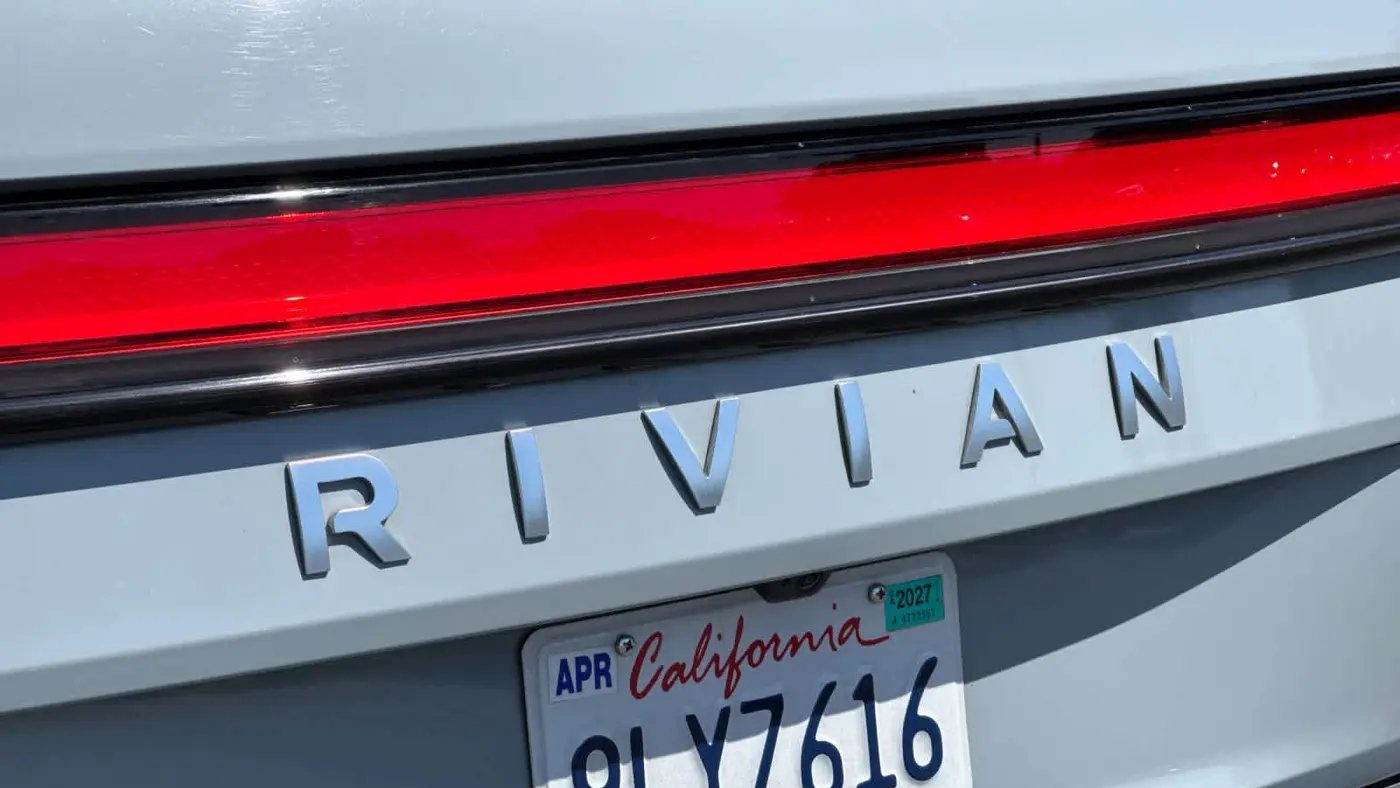2024 Rivian R1S Adventure