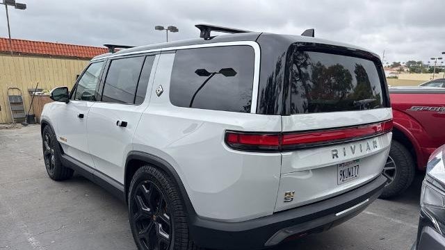 2024 Rivian R1S Adventure
