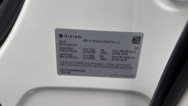 2024 Rivian R1S Adventure