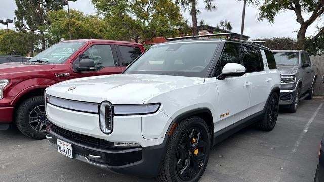 2024 Rivian R1S Adventure