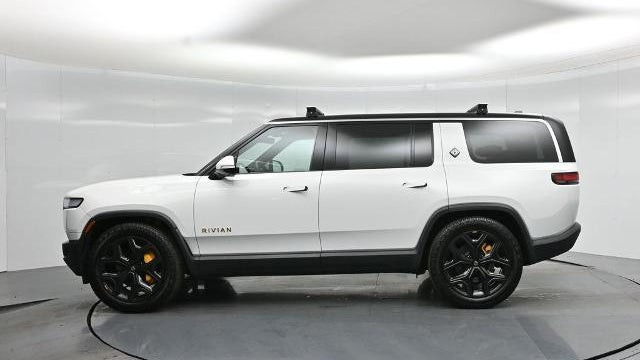 2024 Rivian R1S Adventure
