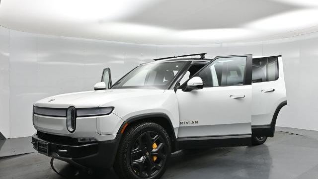 2024 Rivian R1S Adventure