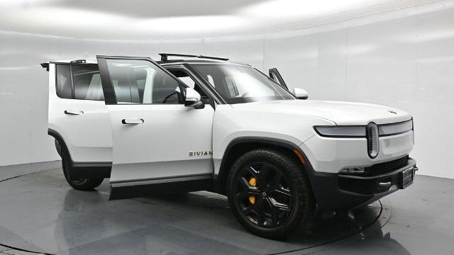2024 Rivian R1S Adventure
