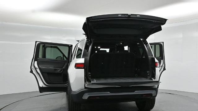 2024 Rivian R1S Adventure