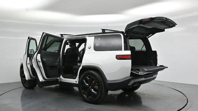 2024 Rivian R1S Adventure