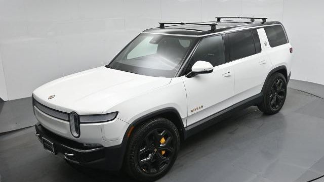 2024 Rivian R1S Adventure