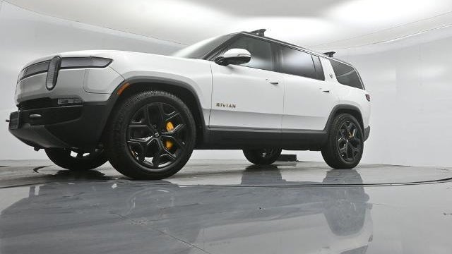 2024 Rivian R1S Adventure