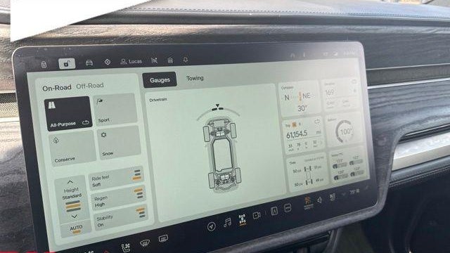 2024 Rivian R1S Adventure
