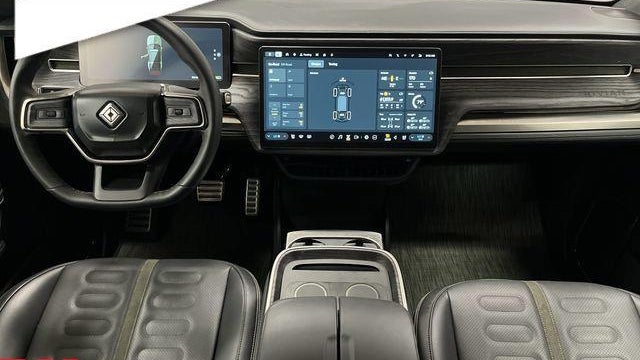 2024 Rivian R1S Adventure