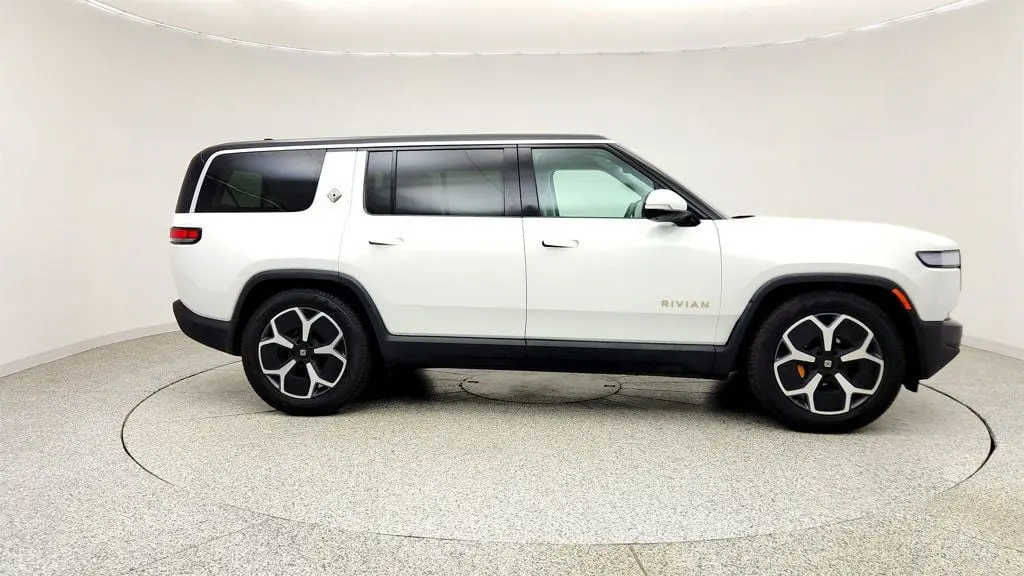 2024 Rivian R1S Adventure