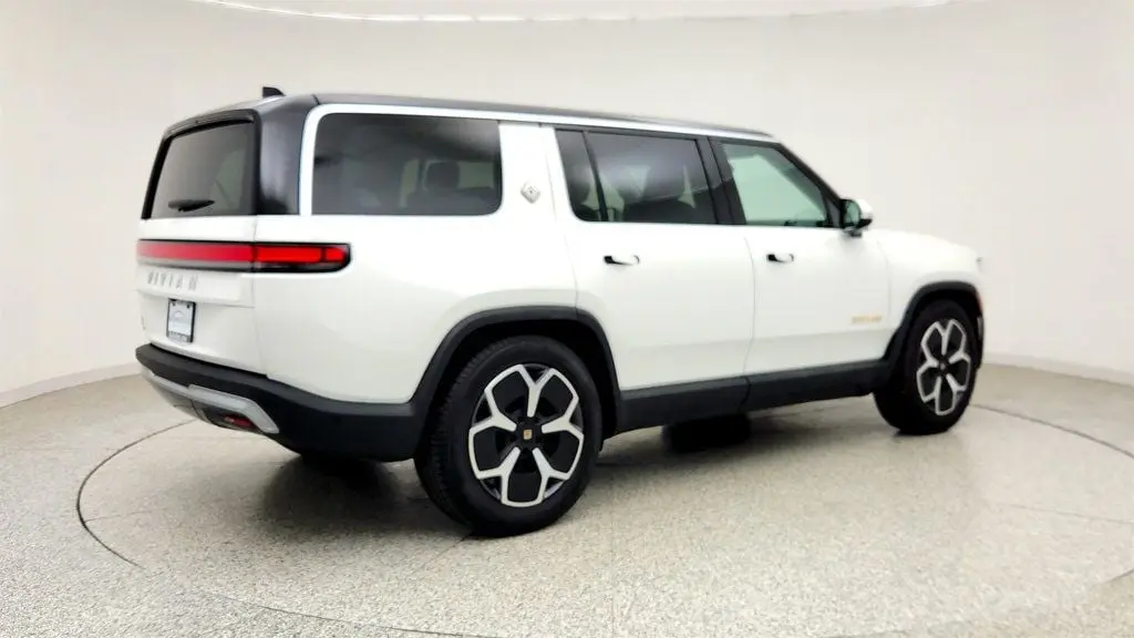 2024 Rivian R1S Adventure