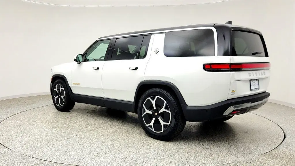 2024 Rivian R1S Adventure