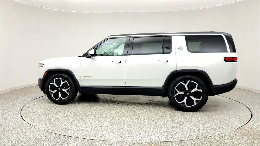 2024 Rivian R1S Adventure