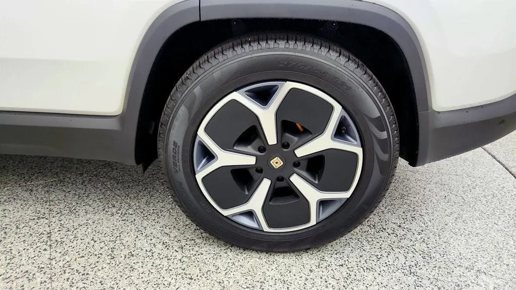 2024 Rivian R1S Adventure