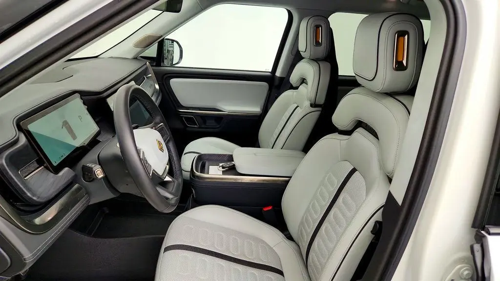 2024 Rivian R1S Adventure