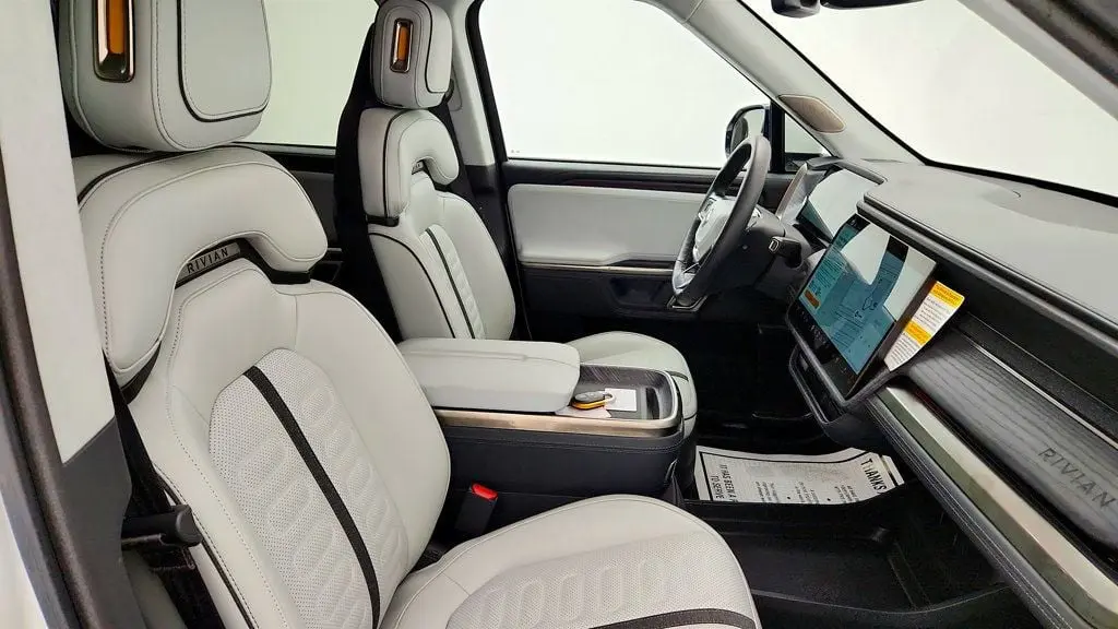 2024 Rivian R1S Adventure