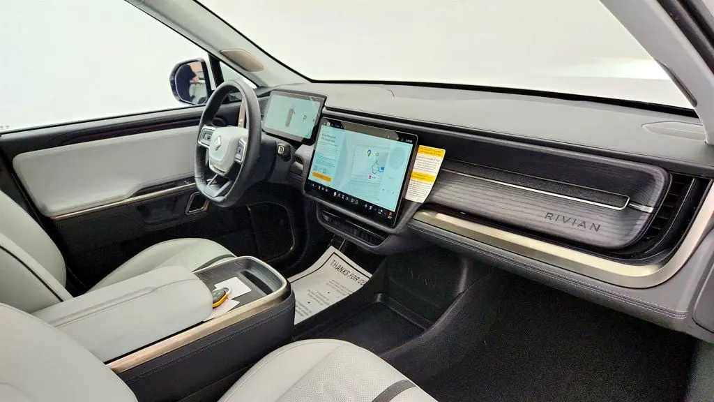 2024 Rivian R1S Adventure