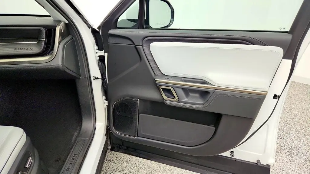 2024 Rivian R1S Adventure