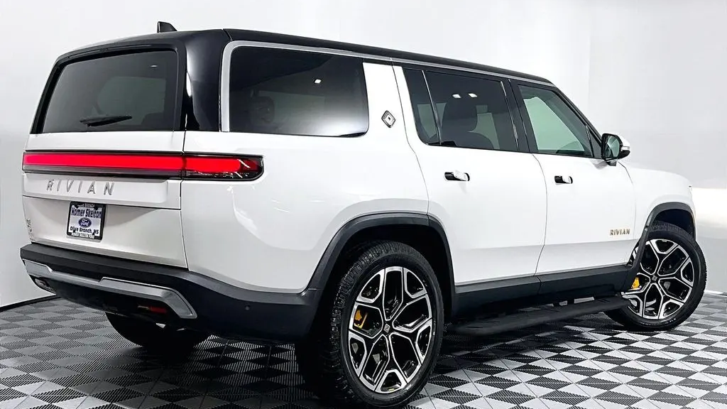 2023 Rivian R1S Adventure