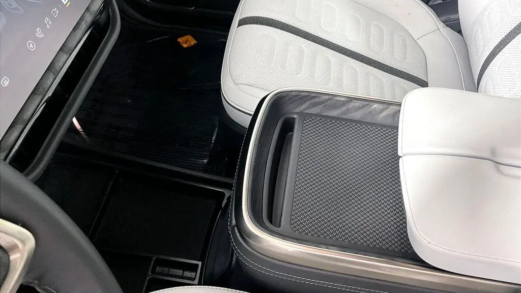 2023 Rivian R1S Adventure