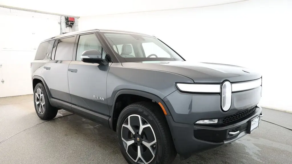 2024 Rivian R1S Adventure