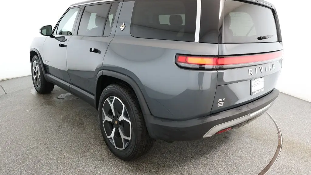 2024 Rivian R1S Adventure