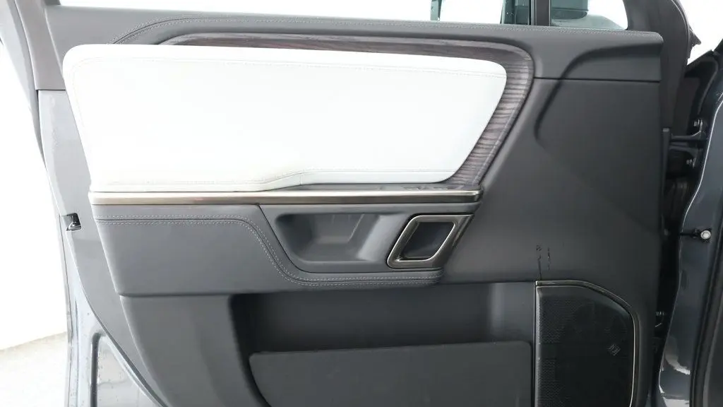 2024 Rivian R1S Adventure