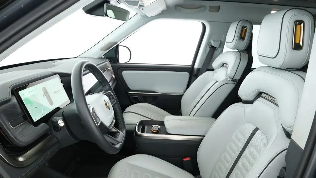 2024 Rivian R1S Adventure