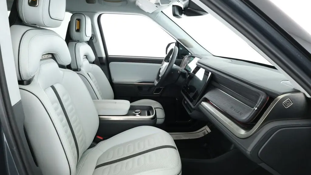 2024 Rivian R1S Adventure