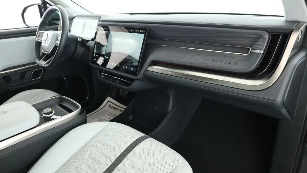 2024 Rivian R1S Adventure