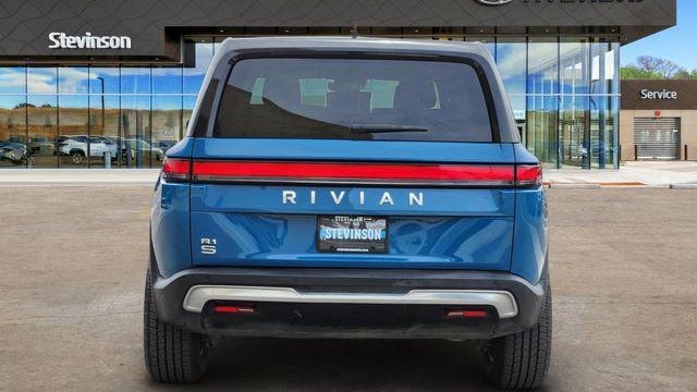 2024 Rivian R1S Adventure