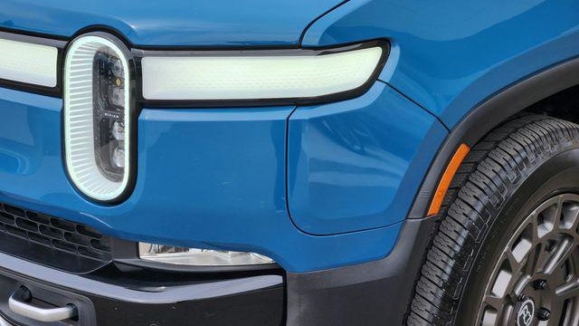 2024 Rivian R1S Adventure