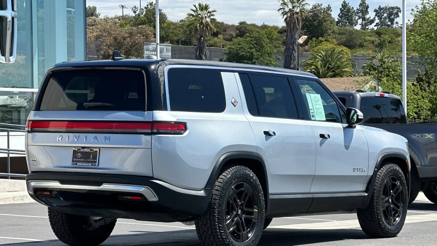 2024 Rivian R1S Adventure