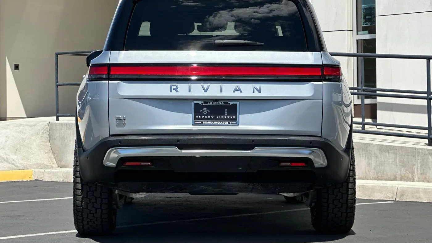 2024 Rivian R1S Adventure
