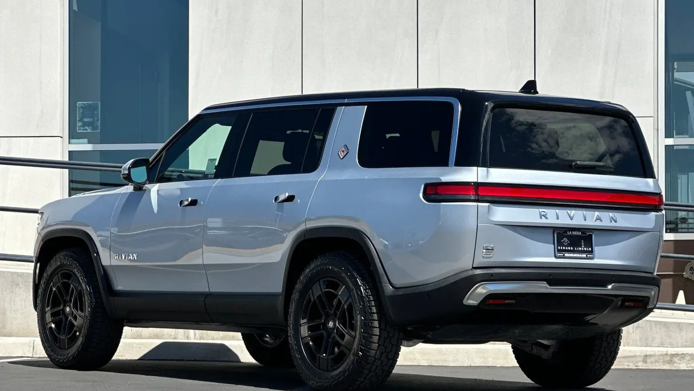 2024 Rivian R1S Adventure
