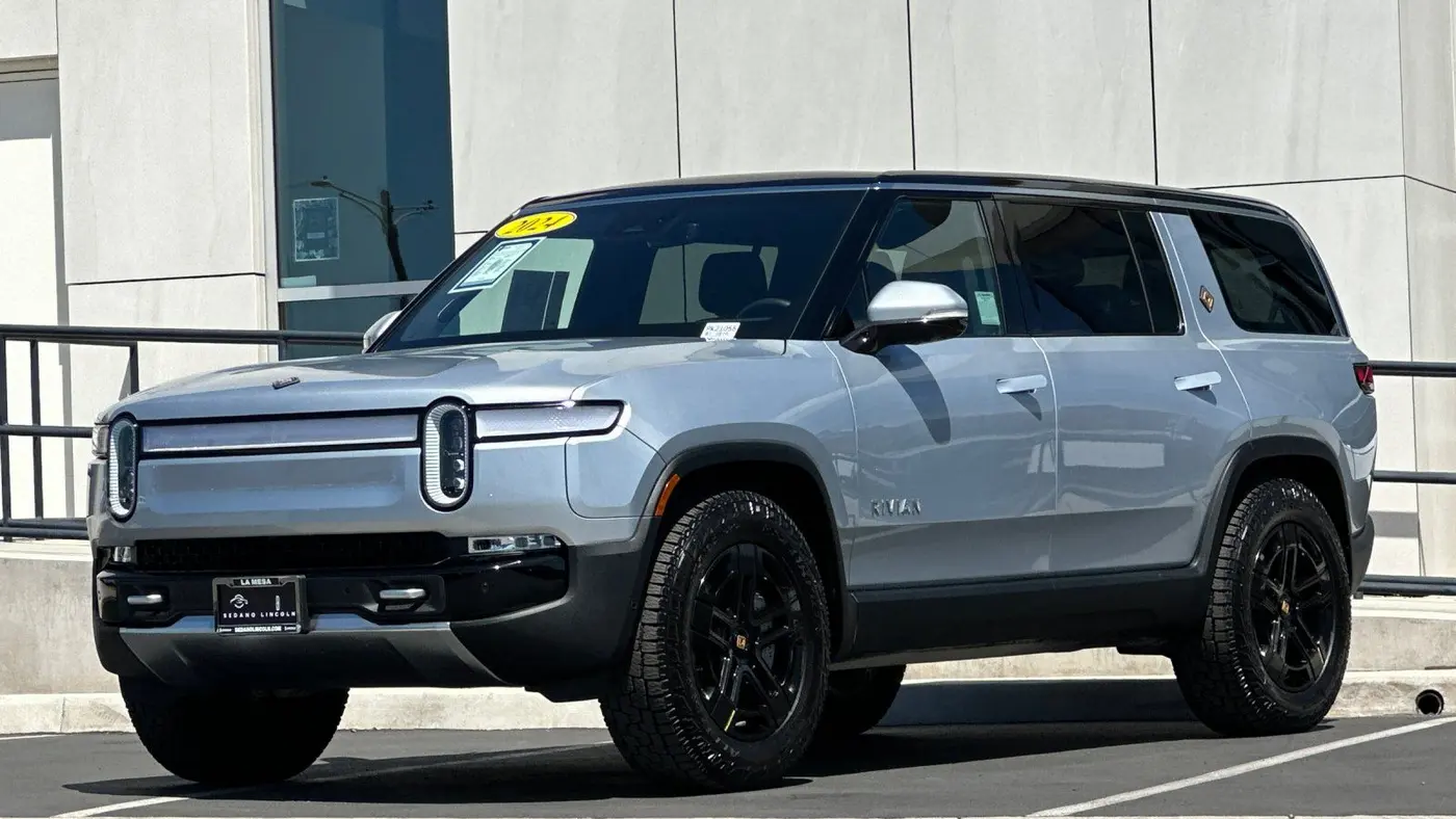 2024 Rivian R1S Adventure