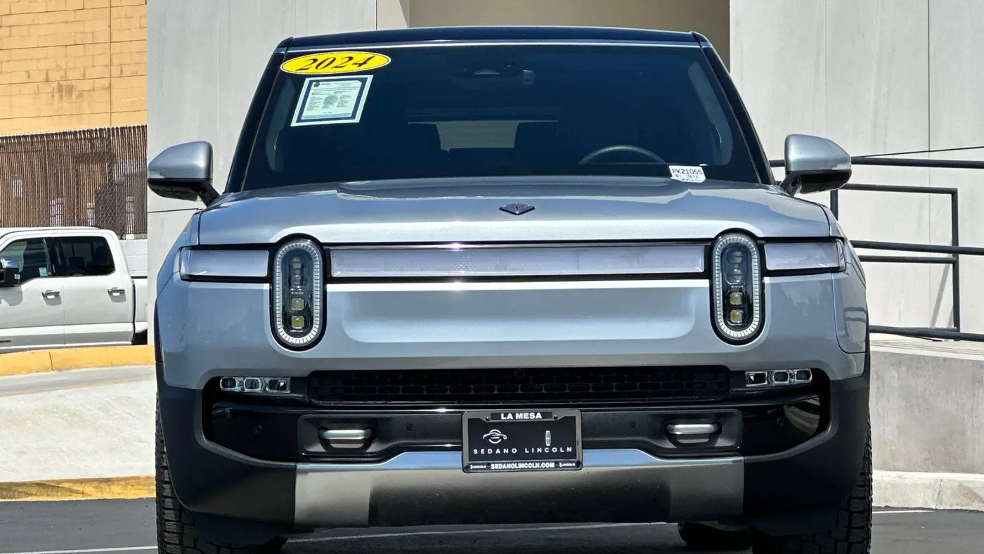2024 Rivian R1S Adventure