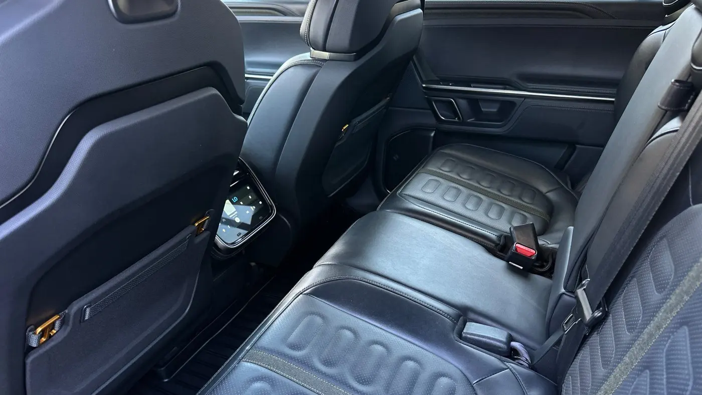 2024 Rivian R1S Adventure