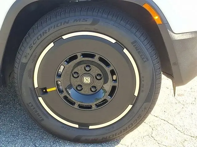 2025 Rivian R1S - $71,488