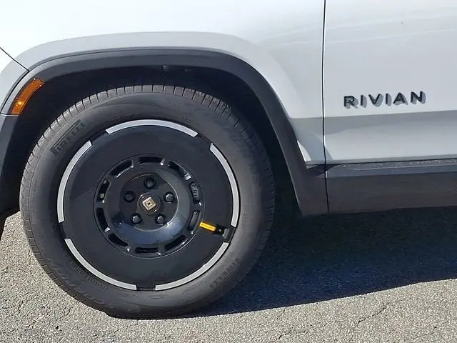 2025 Rivian R1S - $71,488