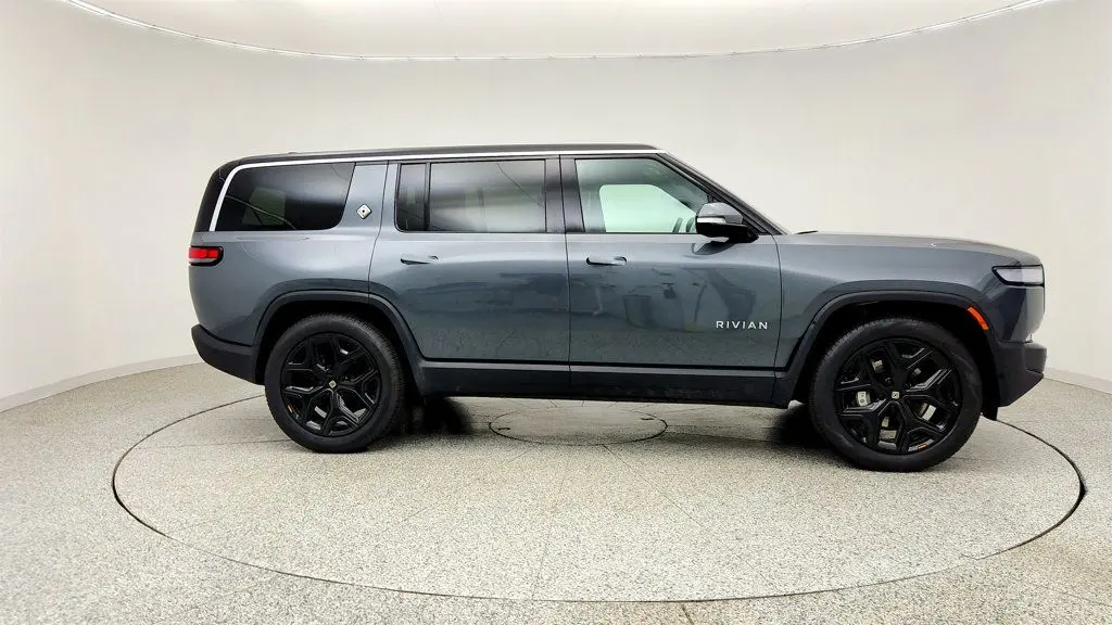 2024 Rivian R1S Adventure