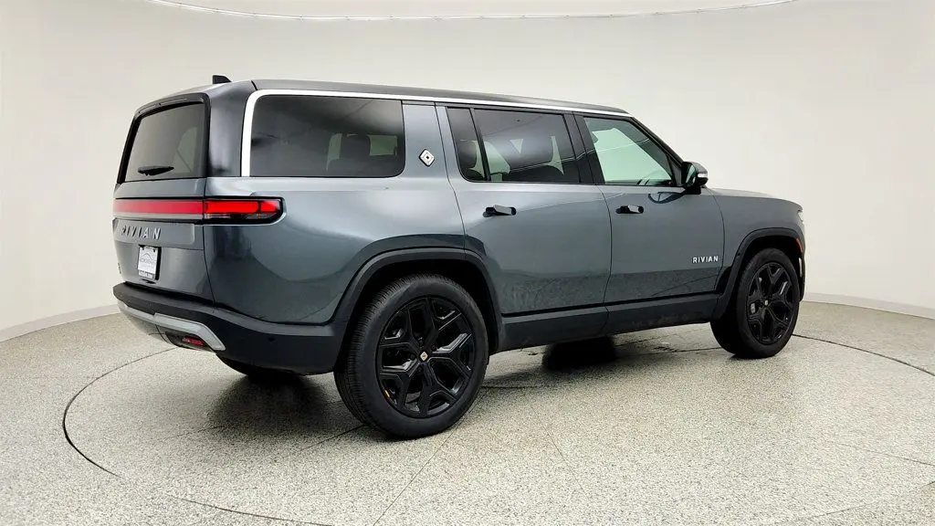 2024 Rivian R1S Adventure