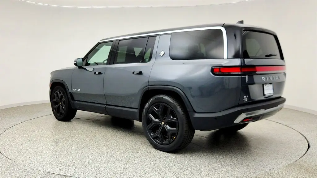 2024 Rivian R1S Adventure