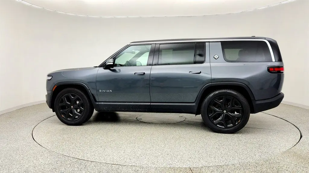 2024 Rivian R1S Adventure
