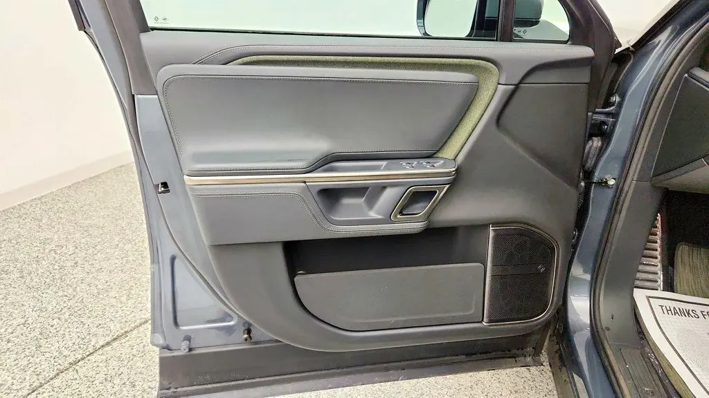 2024 Rivian R1S Adventure