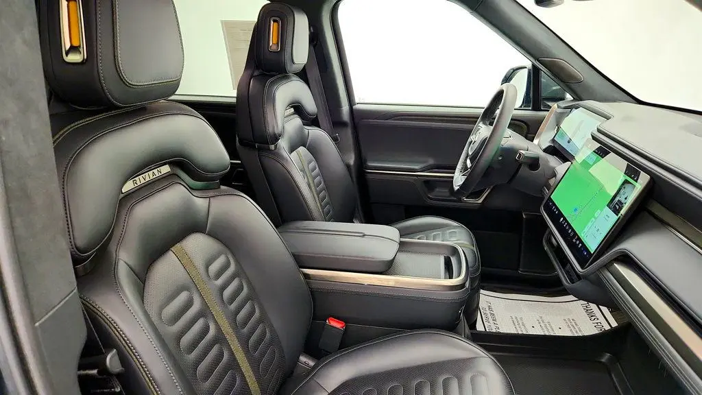 2024 Rivian R1S Adventure