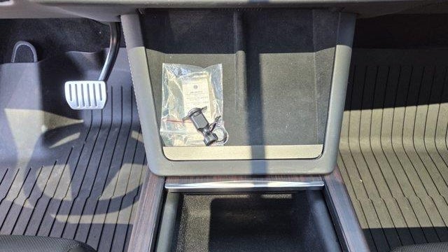 2025 Tesla Model X Base
