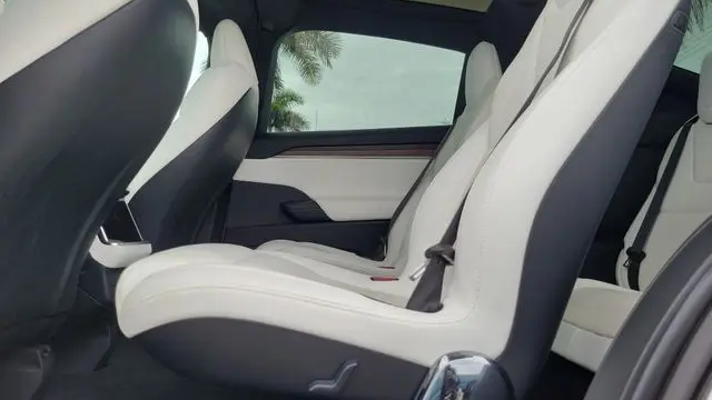 2022 Tesla Model X Base