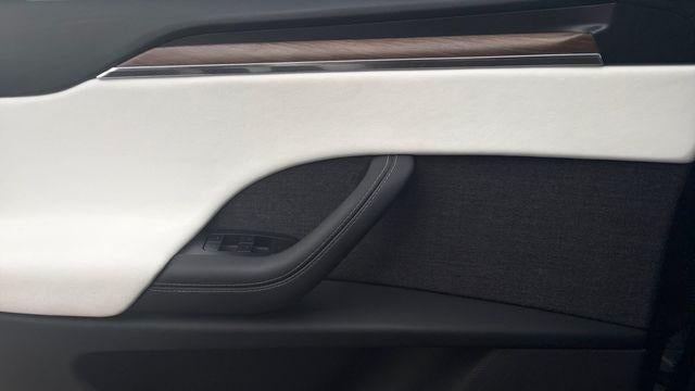 2022 Tesla Model X Base